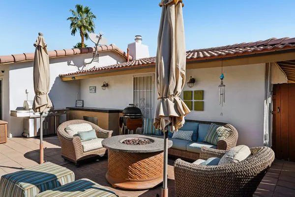 $949,000 | 835 North Farrell Drive, Palm Springs, CA 92262