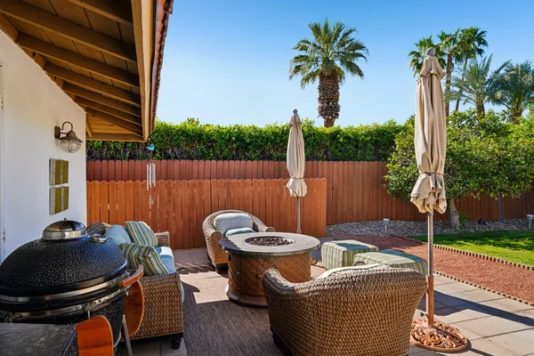 $949,000 | 835 North Farrell Drive, Palm Springs, CA 92262