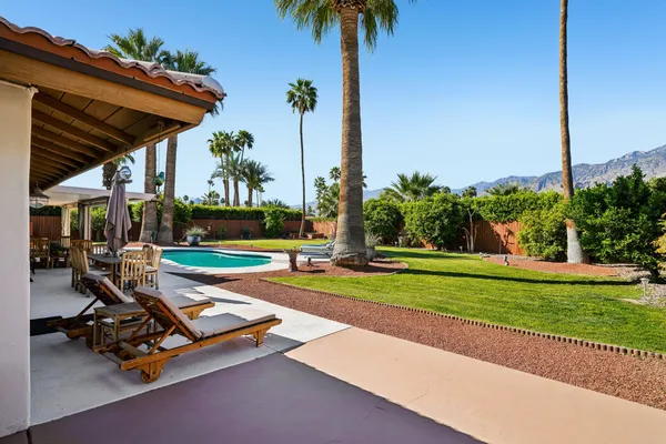 $949,000 | 835 North Farrell Drive, Palm Springs, CA 92262