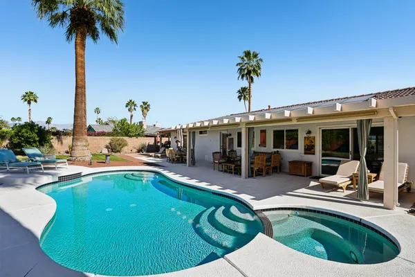 $949,000 | 835 North Farrell Drive, Palm Springs, CA 92262