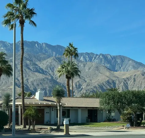 $949,000 | 835 North Farrell Drive, Palm Springs, CA 92262