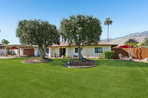 $949,000 | 835 North Farrell Drive, Palm Springs, CA 92262