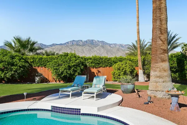 $949,000 | 835 North Farrell Drive, Palm Springs, CA 92262