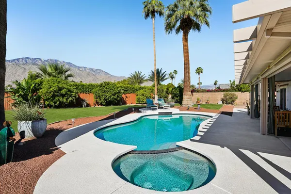 $949,000 | 835 North Farrell Drive, Palm Springs, CA 92262