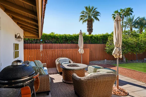 $949,000 | 835 North Farrell Drive, Palm Springs, CA 92262