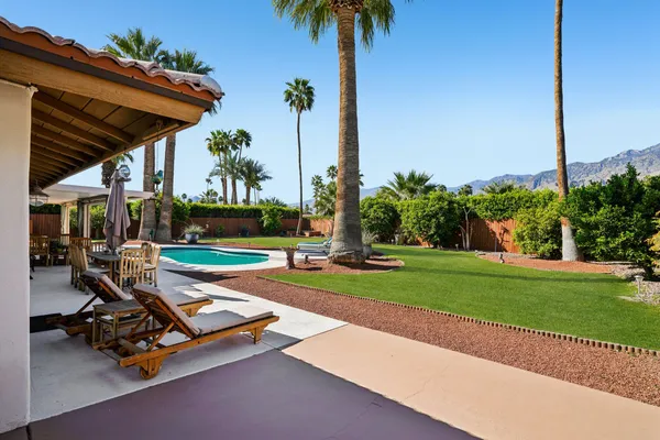 $949,000 | 835 North Farrell Drive, Palm Springs, CA 92262
