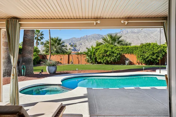 $949,000 | 835 North Farrell Drive, Palm Springs, CA 92262