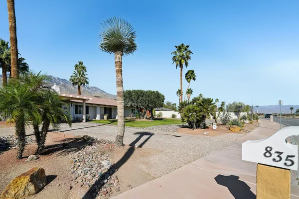 $949,000 | 835 North Farrell Drive, Palm Springs, CA 92262