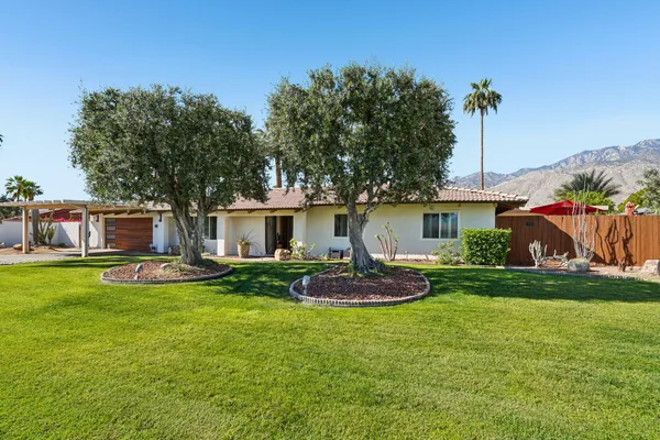 $949,000 | 835 North Farrell Drive, Palm Springs, CA 92262
