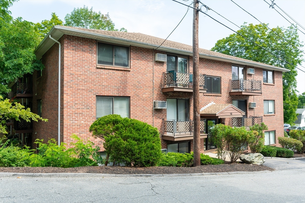19 Maple Street, Unit 17 Amesbury, MA 01913 - Photo 1 of 24 Gallery Image 1