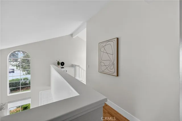 a view of entryway with window