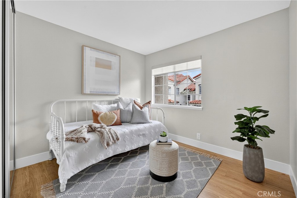 29 Carnation, Unit 64 Rancho Santa Margarita, CA 92688 - Photo 17 of 38 a living room with furniture flowerpot and wooden floor