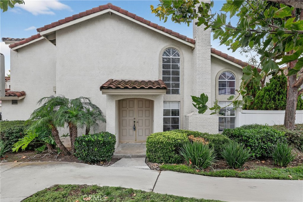 29 Carnation, Unit 64 Rancho Santa Margarita, CA 92688 - Photo 30 of 38 a front view of a house with garden