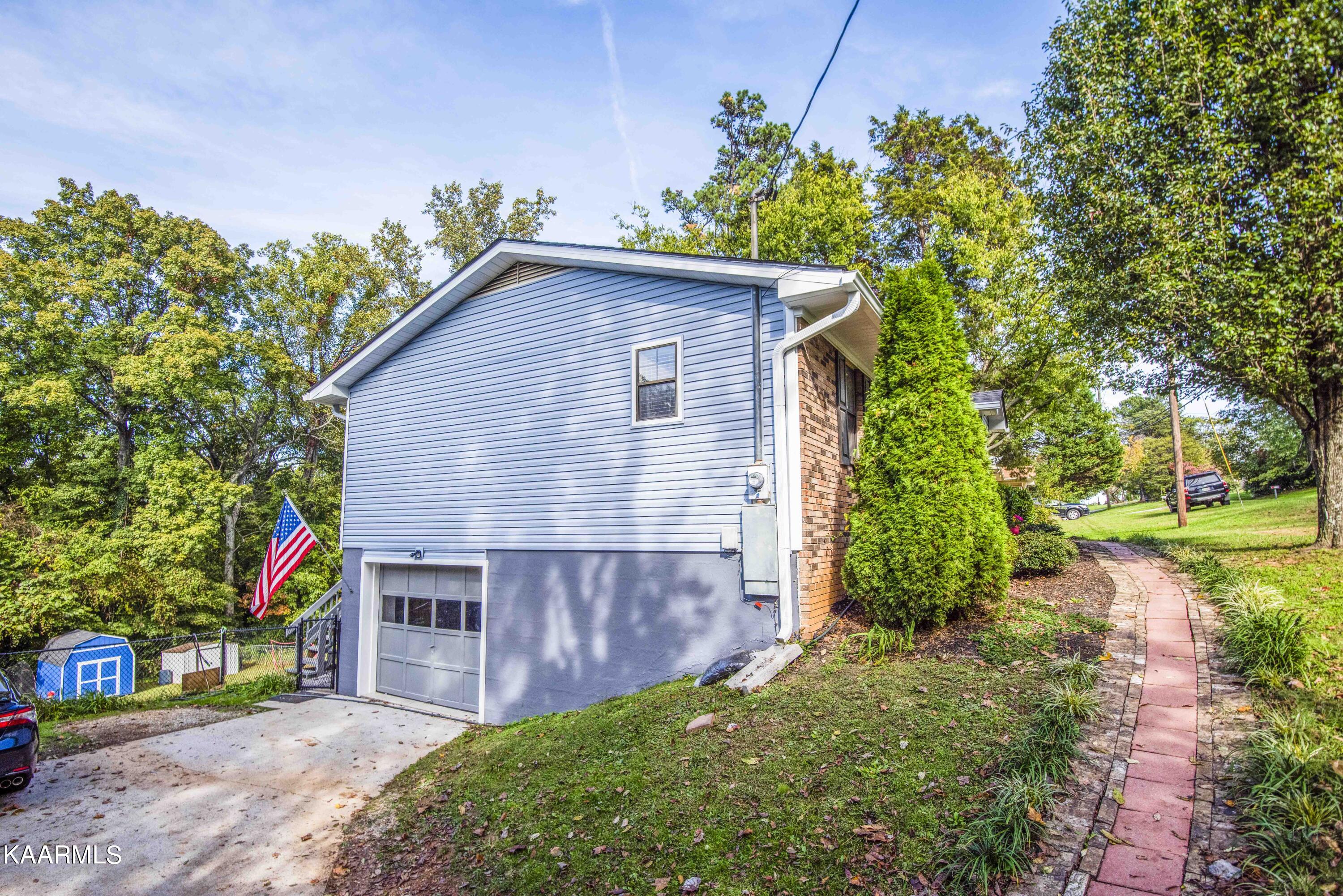 6101 Ridgeview Road Knoxville, TN 37918 - Photo 4 of 39 E597C752-2CFE-4508-B247-546953C7F420