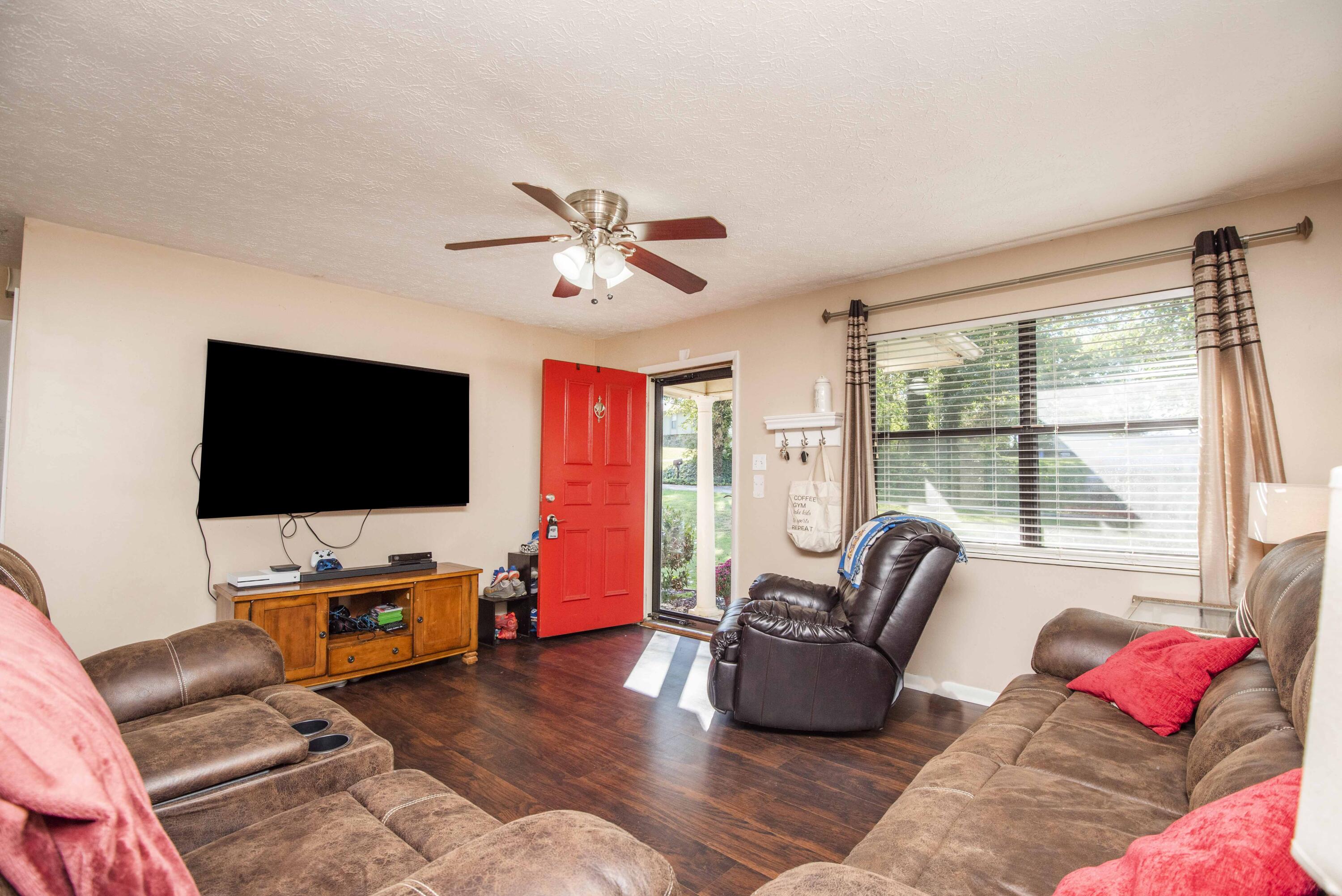 6101 Ridgeview Road Knoxville, TN 37918 - Photo 8 of 39 BFDA8DED-E4E5-4706-9308-3CB6AB061A42