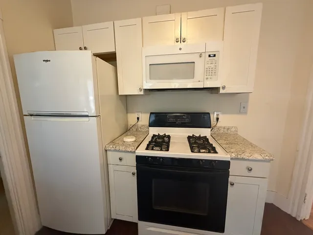$2,000 | 140 Lowell Street, Unit 1, Methuen, MA 01844