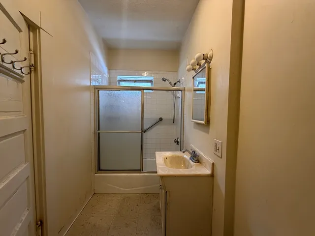 $2,000 | 140 Lowell Street, Unit 1, Methuen, MA 01844