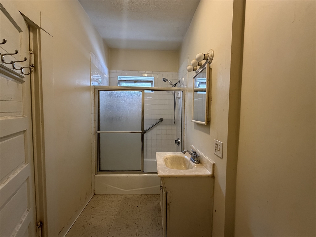 140 Lowell Street, Unit 1 Methuen, MA 01844 - Photo 4 of 7