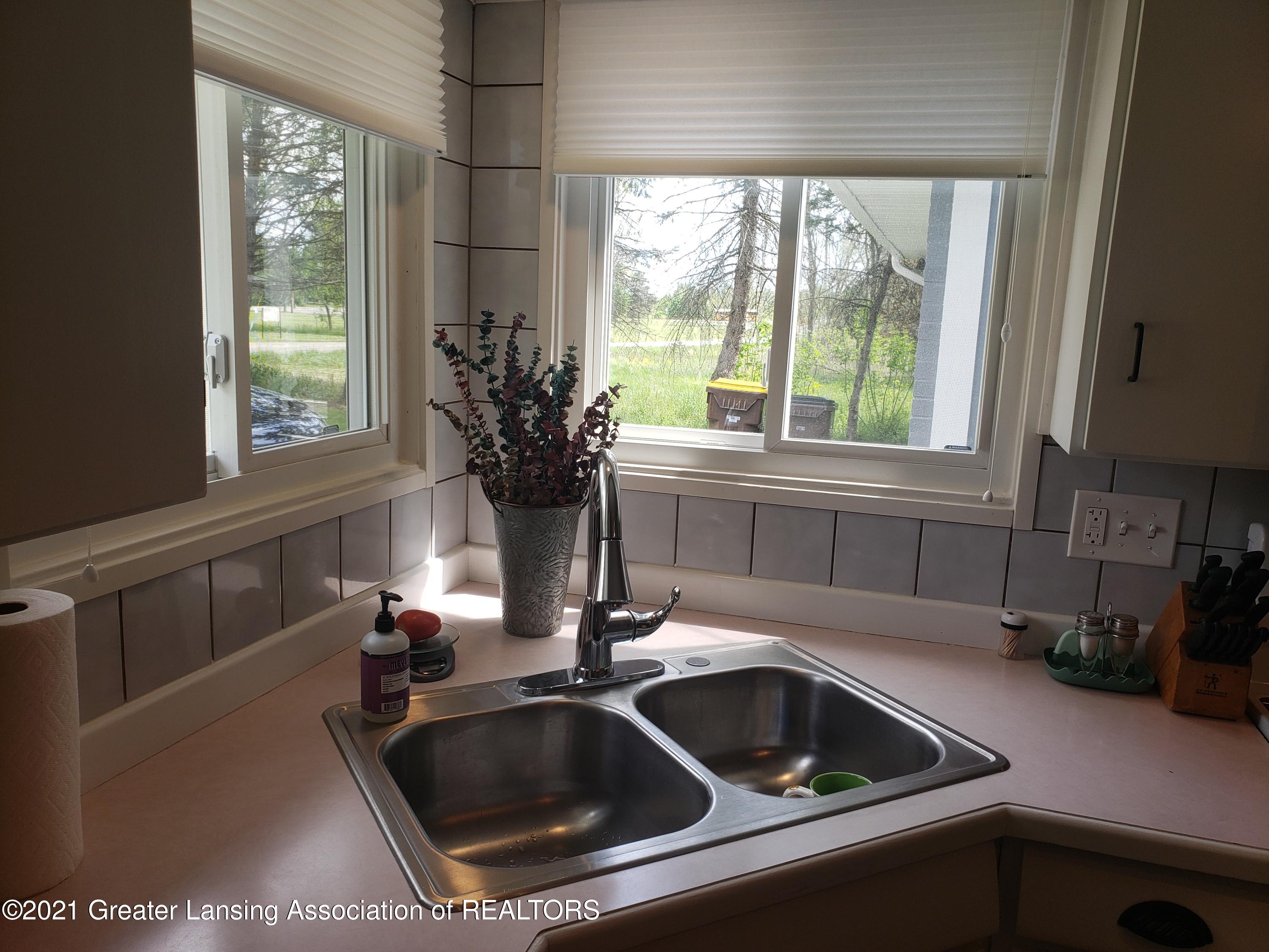 2205 North Canal Road Lansing, MI 48917 - Photo 13 of 31 Kitchen