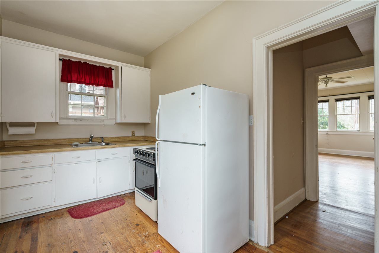 2415 Fairview Road Raleigh, NC 27608 - Photo 18 of 24 Apartment Kitchen