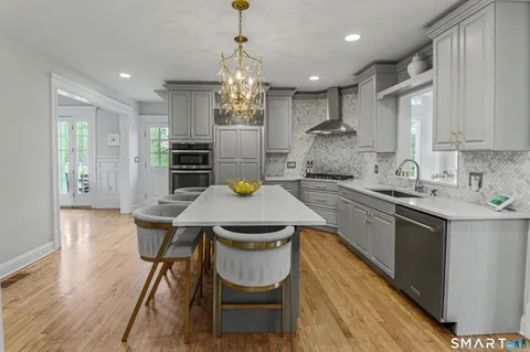 $2,500,000 | 398 Wilton Road West, Ridgefield, CT 06877
