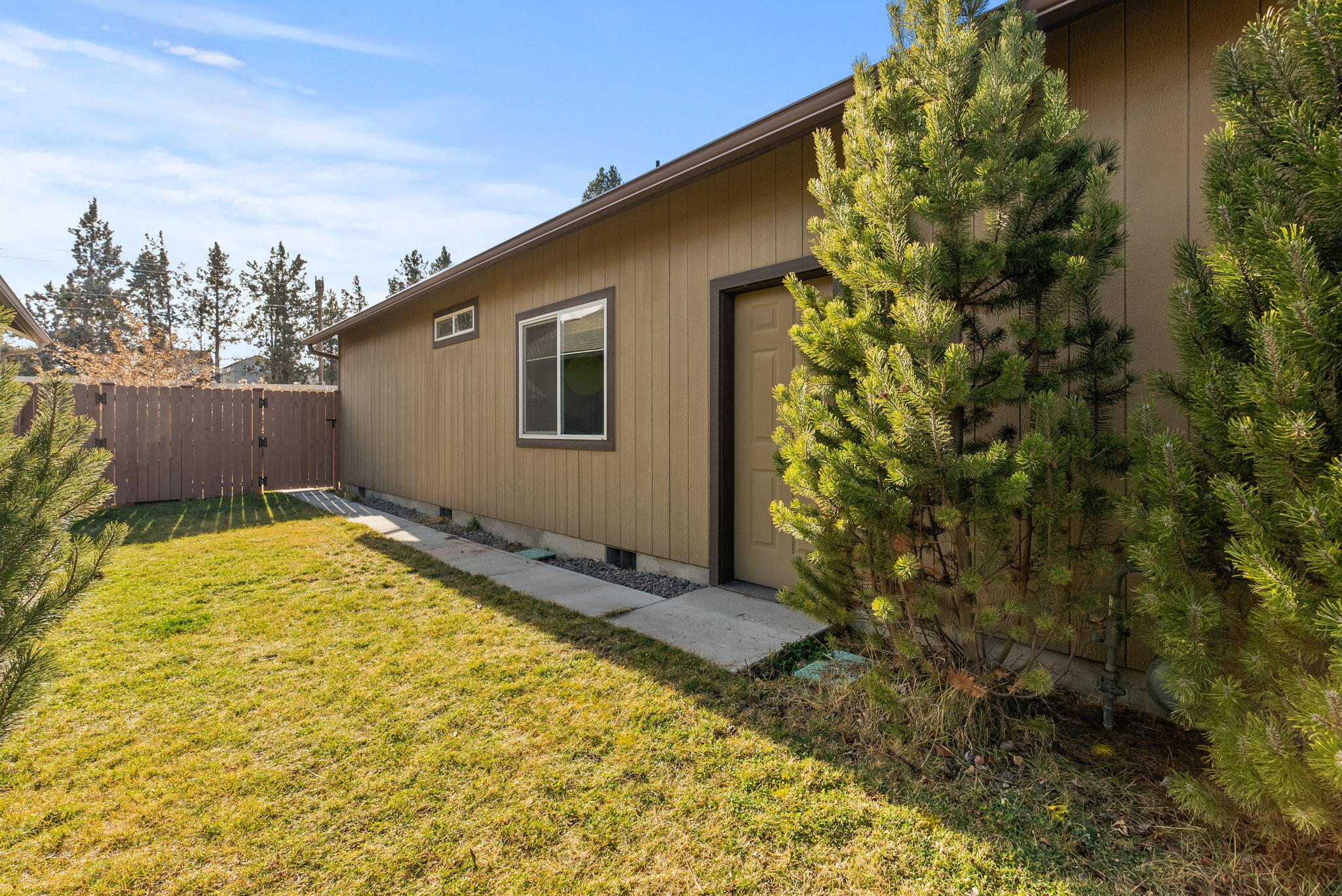 664 Southeast Reed Market Road Bend, OR 97702 - Photo 31 of 35 6-web-or-mls-Riley Visuals -6