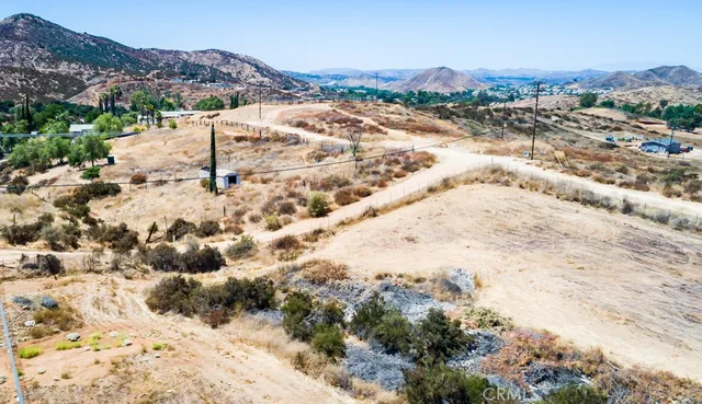 a view of a sky view