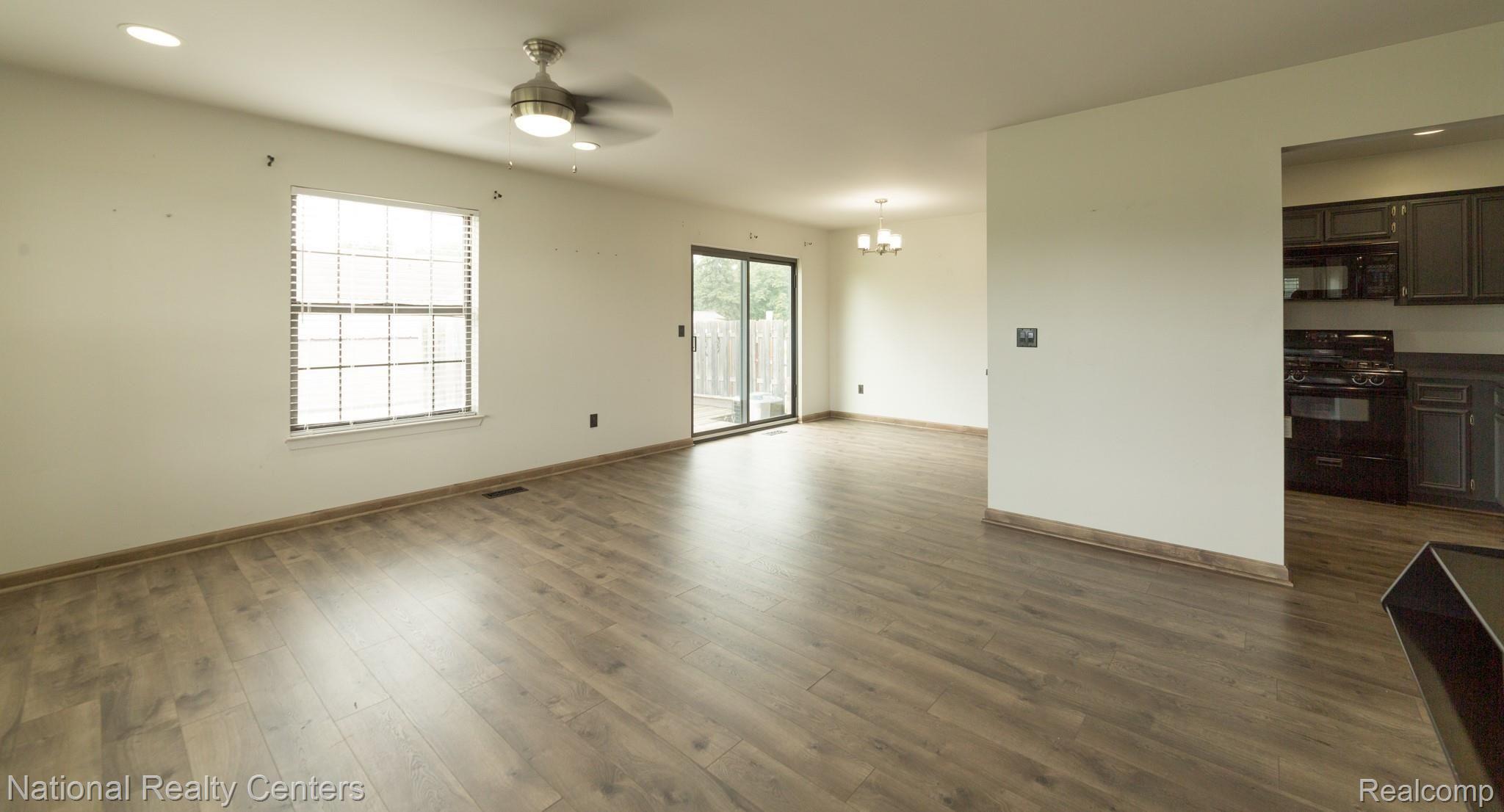24056 Greenhill Road Warren, MI 48091 - Photo 6 of 19 _S0A7553.jpg