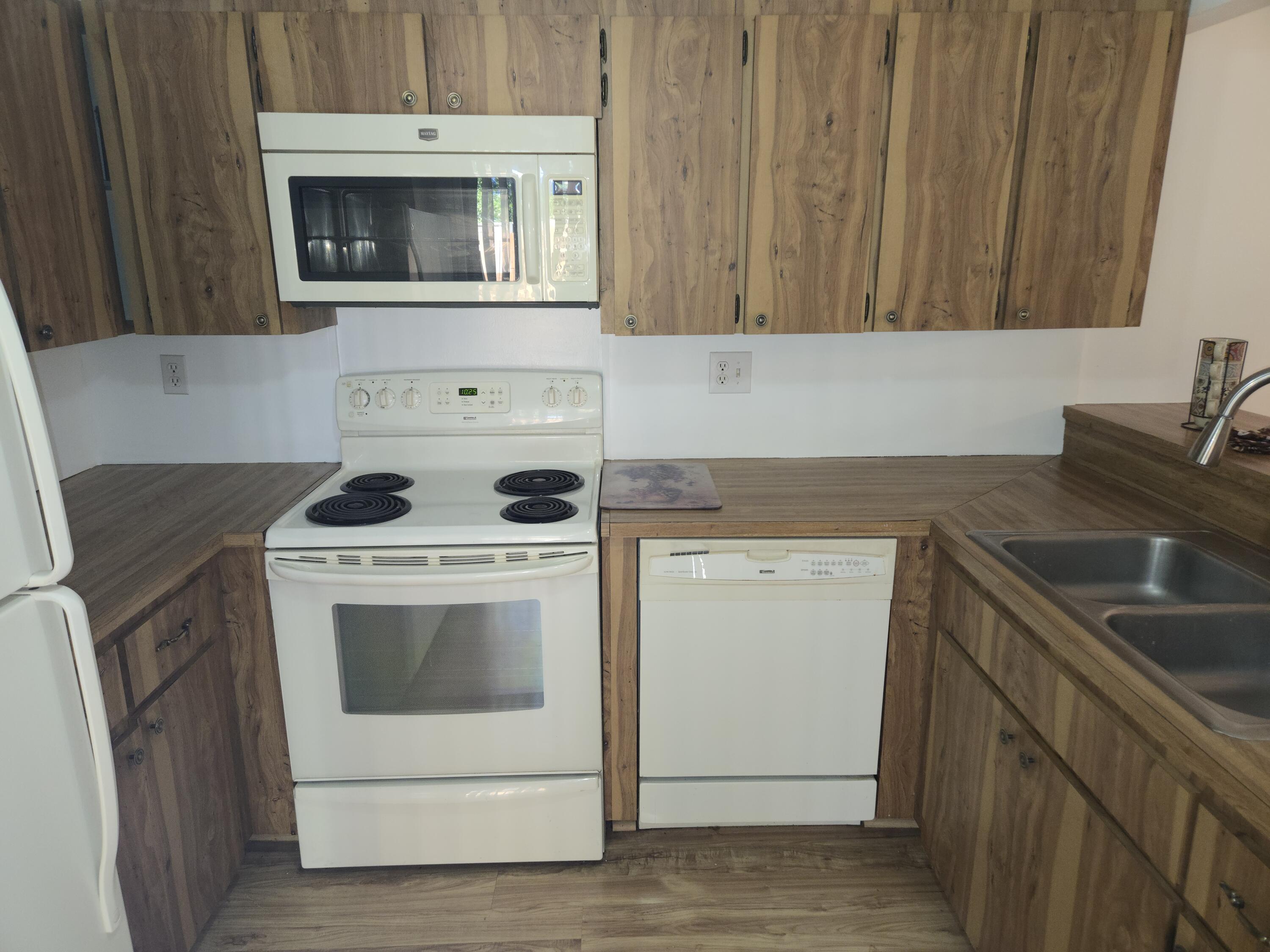 2201 Southwest 28th Street, Unit 50 Okeechobee, FL 34974 - Photo 13 of 33 20260210_102508