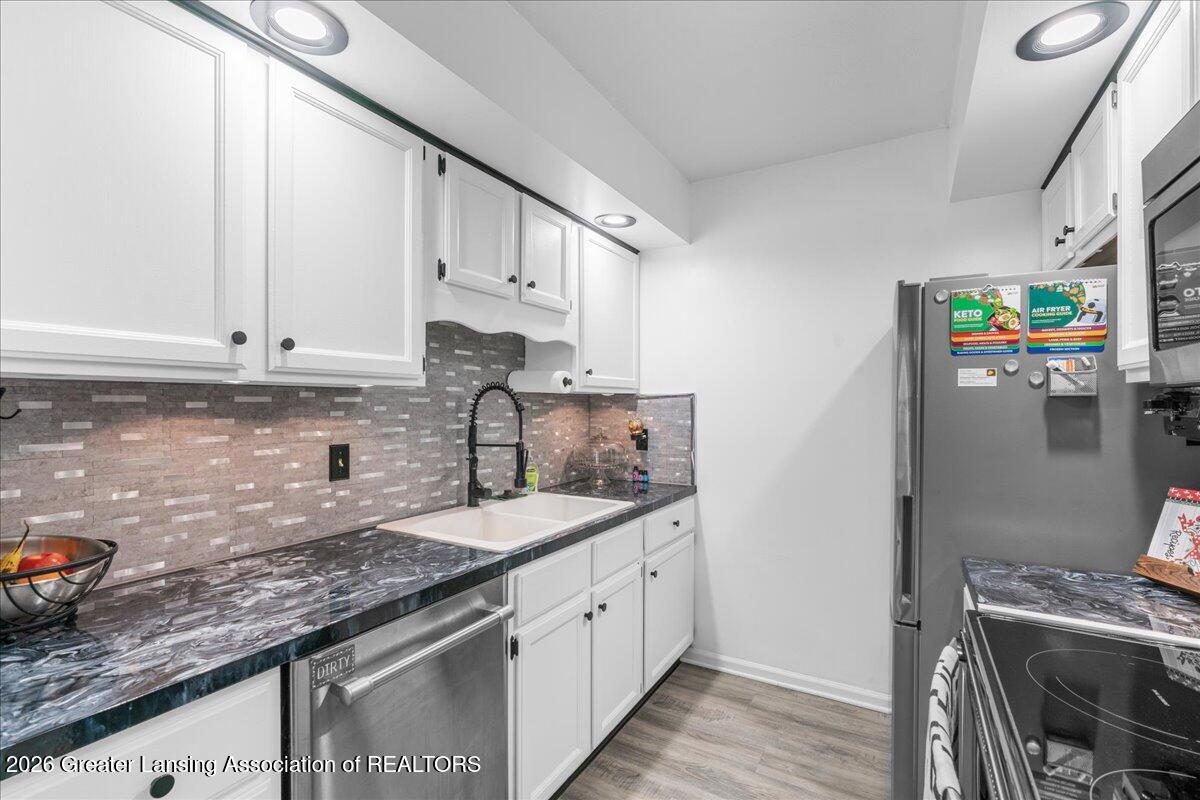 225 East Jolly Road, Unit F3 Lansing, MI 48910 - Photo 18 of 26 13-Media Jett - 07