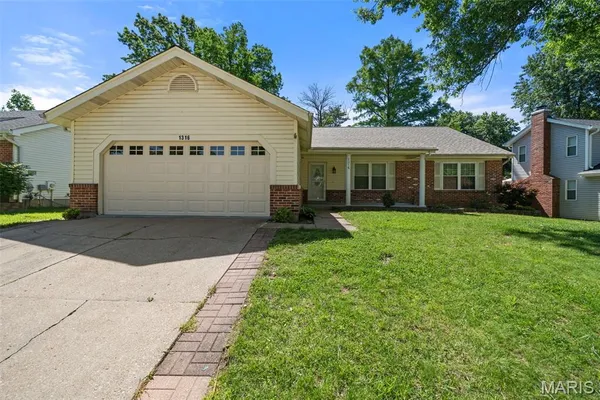 $369,900 | 1316 Westbrooke Terrace Drive, Ballwin, MO 63021