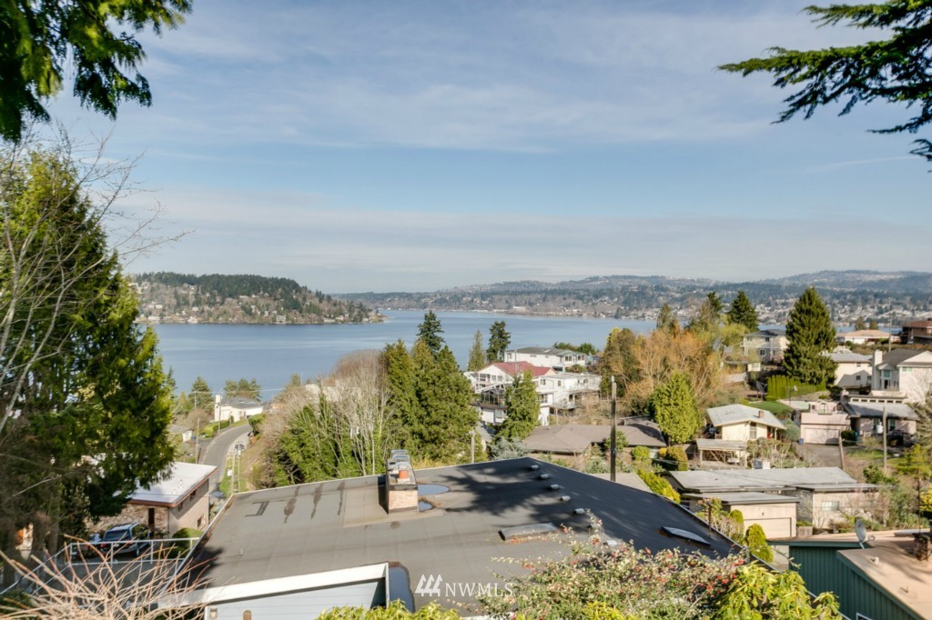 10506 Rustic Road South Seattle, WA 98178 - Photo 3 of 17