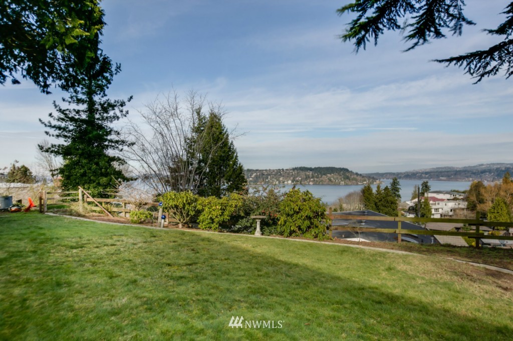 10506 Rustic Road South Seattle, WA 98178 - Photo 4 of 17