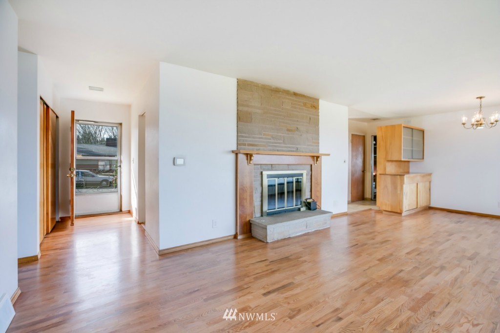 10506 Rustic Road South Seattle, WA 98178 - Photo 6 of 17
