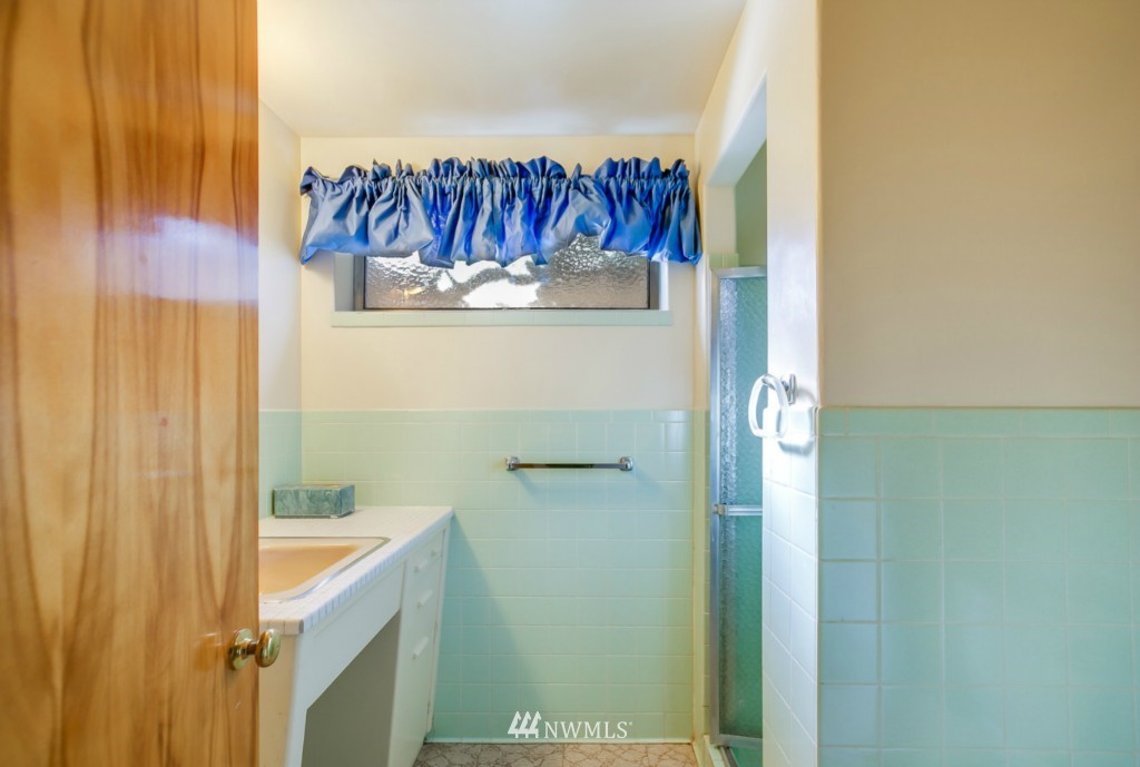 10506 Rustic Road South Seattle, WA 98178 - Photo 10 of 17