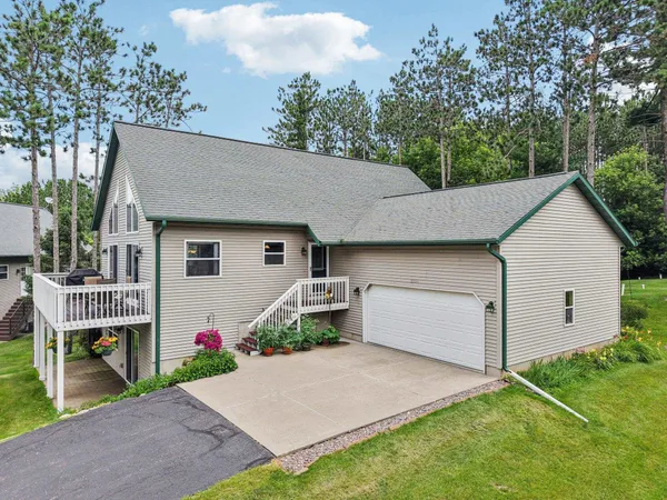 $399,900 | N6106 Fox Glen Road, Portage, WI 53901