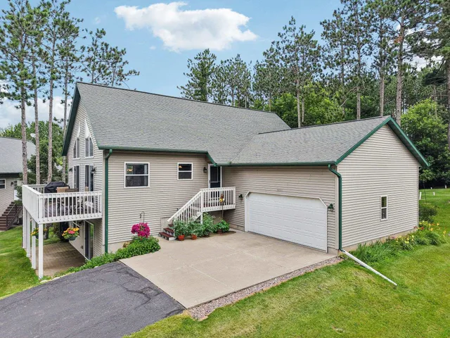 $424,900 | N6106 Fox Glen Road, Portage, WI 53901