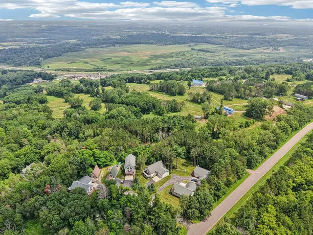 $424,900 | N6106 Fox Glen Road, Portage, WI 53901