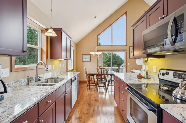 $424,900 | N6106 Fox Glen Road, Portage, WI 53901