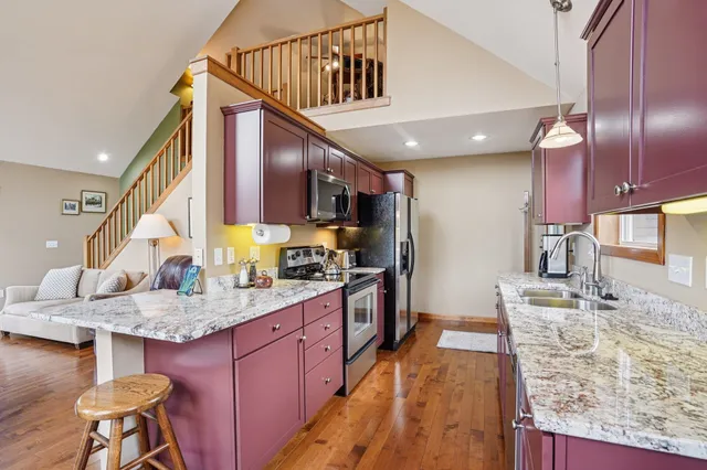 $424,900 | N6106 Fox Glen Road, Portage, WI 53901