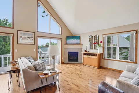 $424,900 | N6106 Fox Glen Road, Portage, WI 53901