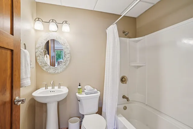 $424,900 | N6106 Fox Glen Road, Portage, WI 53901