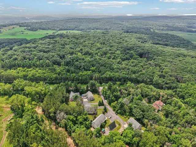 $424,900 | N6106 Fox Glen Road, Portage, WI 53901