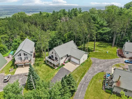 $424,900 | N6106 Fox Glen Road, Portage, WI 53901