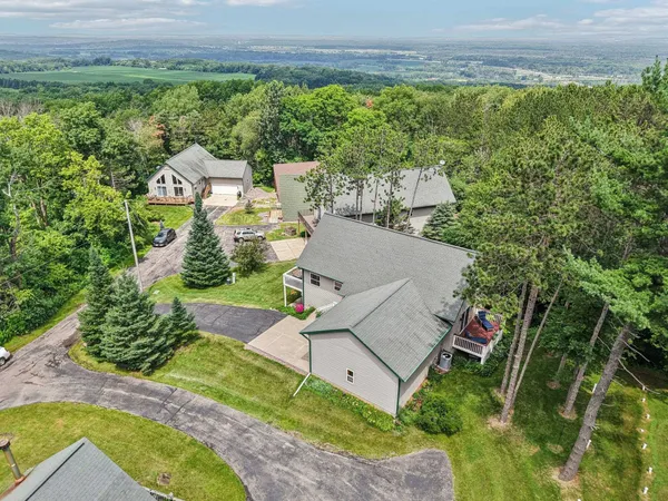 $399,900 | N6106 Fox Glen Road, Portage, WI 53901