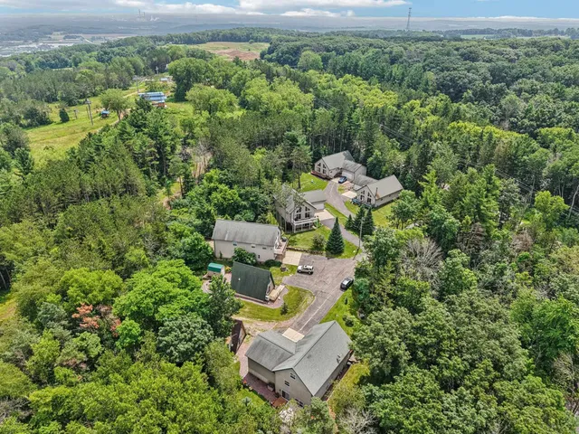 $424,900 | N6106 Fox Glen Road, Portage, WI 53901