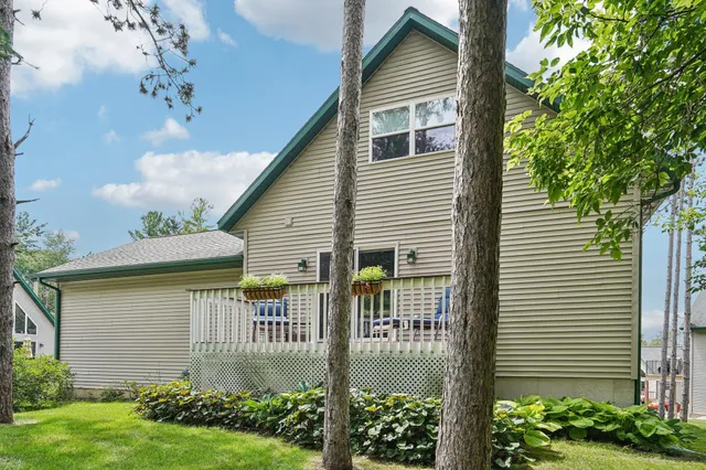 $424,900 | N6106 Fox Glen Road, Portage, WI 53901