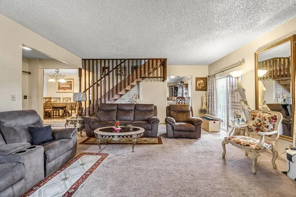 $589,000 | 907 South Rogers Lane, Fresno, CA 93727