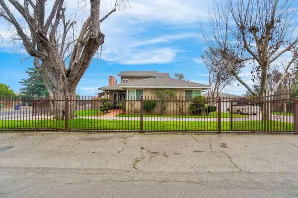 $589,000 | 907 South Rogers Lane, Fresno, CA 93727