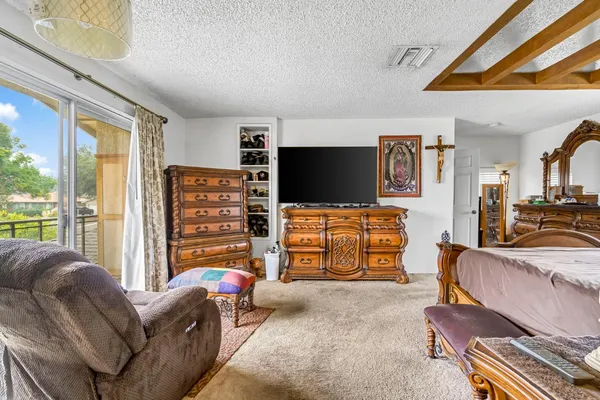 $589,000 | 907 South Rogers Lane, Fresno, CA 93727